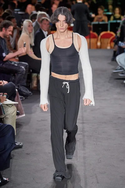 Look 10